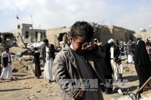 Cảnh đổ nát sau các cuộc không kích của liên quân tại thủ đô Sanaa của Yemen ngày 31/1. Ảnh: THX/TTXVN