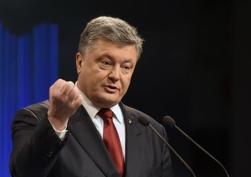 Tổng thống Petro Poroshenko phát biểu trong cuộc họp báo ở Kiev. Ảnh: AFP/TTXVN