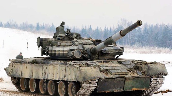 Xem sức mạnh một tiểu đoàn tăng T-80 Nga diễn tập trên thực địa