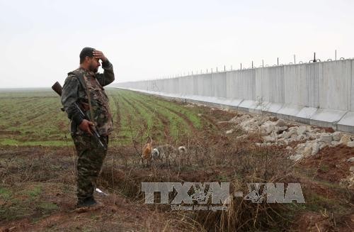 Binh sĩ người Kurd làm nhiệm vụ tại khu vực Ras al-Ain trên biên giới Syria - Thổ Nhĩ Kỳ ngày 2/2. Ảnh: AFP/TTXVN