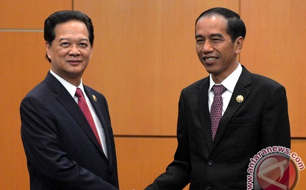 Tổng thống Indonesia Joko Widodo bắt tay Thủ tướng Chính phủ Việt Nam Nguyễn Tấn Dũng tại California. Ảnh: Antara News