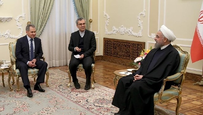 Bộ trưởng Quốc phòng Nga Sergei Shoigu trong cuộc gặp Tổng thống Iran. (Nguồn: AFP)