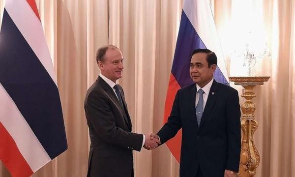 Thái Lan ‘bắt cá ba tay’ trong quan hệ với Nga-Mỹ-Trung Quốc.