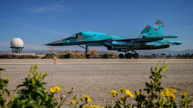 Chiến đấu cơ của Nga tại căn cứ không quân Hmeimim, Syria.