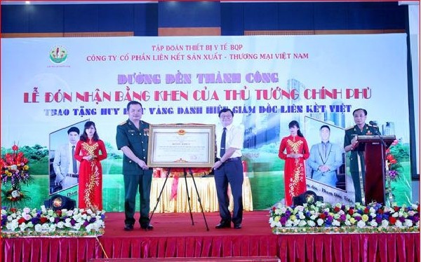 Lễ đón nhận Bằng khen của Thủ tướng Chính phủ do Liên kết Việt giả mạo.