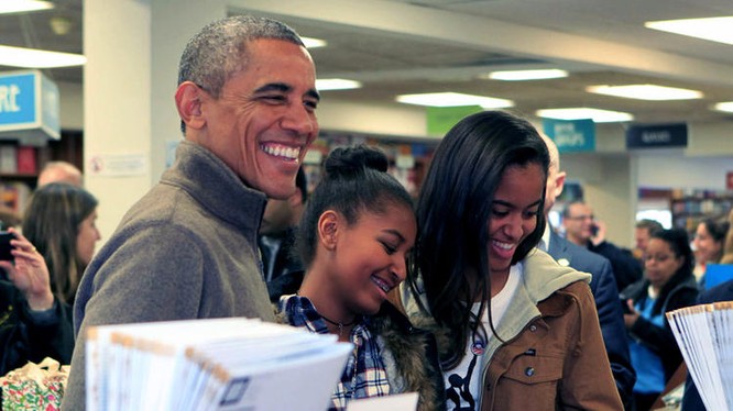 Obama và hai con gái.