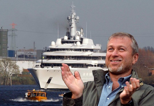 Tỉ phú Roman Abramovich thiệt hại 820 triệu USD, trong khi siêu du thuyền Eclipse của ông - con tàu lớn nhất thuộc quyền sở hữu tư nhân - ước tính trị giá 500 triệu USD Ảnh: BUSINESS INSIDER