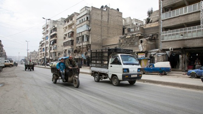 Đường phố Aleppo yên bình sau một ngày thực thi lệnh ngừng bắn.
