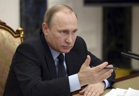 Tổng thống Putin chủ trì một hội nghỉ ở Điện Kremlin hôm 16-3. Ảnh: Reuters