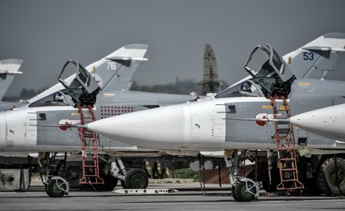 Chiến đấu cơ Su-24 tại Hmeymim. Ảnh: Sputnik