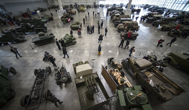 Trung tâm triển lãm quốc tế Crocus Expo tại Moskva tràn ngập những mẫu tăng, mẫu xe cổ trong Thế chiến thứ II.