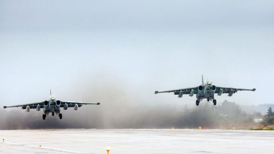 Chiến đấu cơ của Nga cất cánh từ căn cứ không quân ở Syria. Ảnh: AP