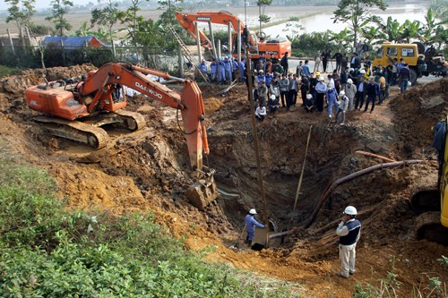 Đường ống dẫn nước sạch sông Đà về Hà Nội giai đoạn 1 liên tục bị vỡ do ống kém chất lượng.