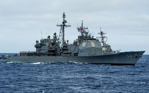 Tàu khu trục tên lửa dẫn đường USS Curtis Wilbur của Mỹ từng áp sát đảo nhân tạo trái phép Trung Quốc trên vùng biển quần đảo Trường Sa của Việt Nam.