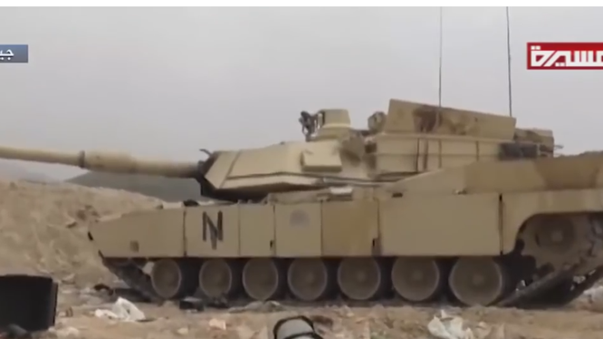 Video Arab Saudi ném bom xóa sổ đồn “quân ta” để che giấu thất bại