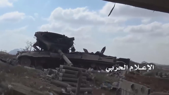 Video phiến quân Huthis tập kích nổ tung tăng, thiết giáp Arab Saudi