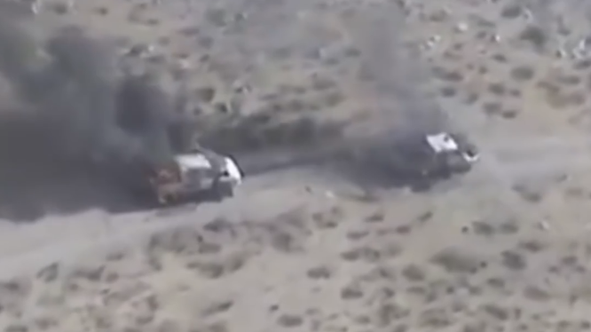 Video trực thăng Apache của Arab Saudi hủy diệt đoàn xe của phiến quân Huthis