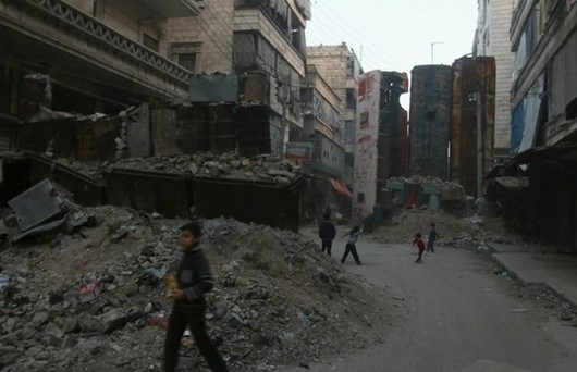 Cảnh hoang tàn, đổ nát ở Aleppo vì các cuộc giao tranh. Ảnh: Reuters