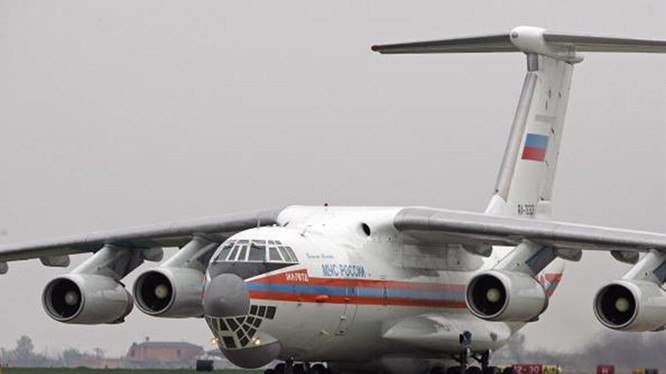 Một máy bay vận tải Il-76 của Nga - Ảnh: AFP