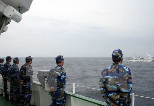 Các chiến sĩ cảnh sát biển Việt Nam trong chuyến tuần tra chung kiểm tra liên hợp nghề cá Vịnh Bắc Bộ Việt Nam-Trung Quốc lần thứ 10 - Ảnh: TTXVN