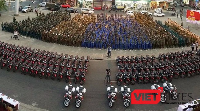 Chiều tối 26/4, Chủ tịch UBND TP Đà Nẵng Huỳnh Đức Thơ đã phát động Lễ ra quân biểu dương các lực lượng phối hợp tuần tra phòng chống tội phạm, đảm bảo an ninh trật tự trên địa bàn.