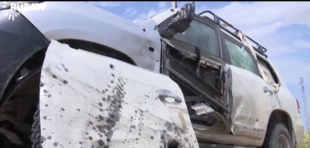Chiếc ô tô nơi đặc nhiệm SEAL thiệt mạng bị gắm lỗ chỗ đạn.
