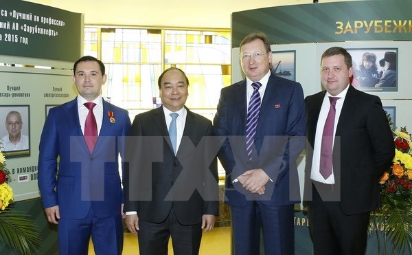 Thủ tướng Nguyễn Xuân Phúc đến thăm Tập đoàn Dầu khí Zarubezhneft. (Ảnh: Thống Nhất/TTXVN)