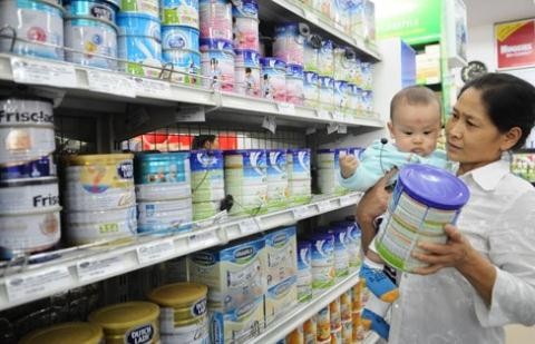 Bộ Tài chính: Xem xét bỏ trần giá sữa cho trẻ em dưới 6 tuổi