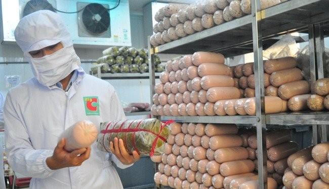 Bên trong nhà máy chế biến thực phẩm của Big C Việt Nam tại Đồng Nai. ảnh: Minh Tâm