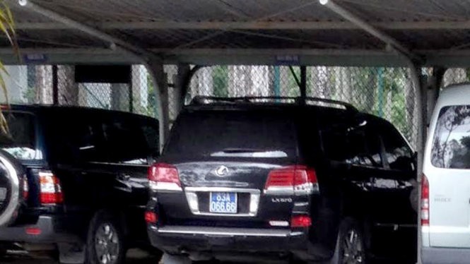 Chiếc Lexus biển số 83A - 066.66 do văn phòng tỉnh ủy quản lý, sử dụng - Ảnh: H.MAI