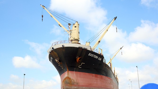 ​Tàu Easterm Sun trọng tải 22.000 DWT của Công ty CP vận tải Biển Bắc (thuộc Vinalines) sửa chữa tại Nhà máy sửa chữa tàu biển Nosco Vinalines. Nhiều tàu phù hợp với thị trường nội địa như này Vinalines đang cho doanh nghiệp khác thuê khai thác