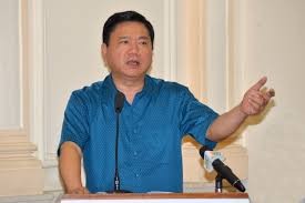 Bí thư Thành ủy TP HCM Đinh La Thăng phát biểu tại hội nghị sáng 16/7.