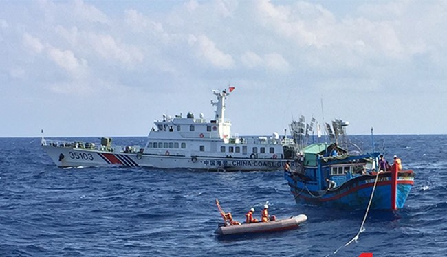 Tàu Trung Quốc vây bắt tàu cá Việt nam trên biển Việt Nam