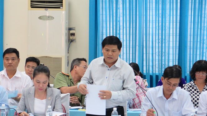 Ông Lê Tuấn Tài (đứng) trong lần làm việc với lãnh đạo Thành ủy TP.HCM TRUNG HIẾU