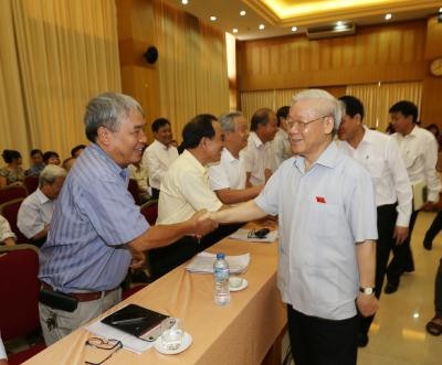 Tổng Bí thư Nguyễn Phú Trọng tiếp xúc cử tri báo cáo kết quả kỳ họp thứ nhất Quốc hội khoá XIV của tại quận Hoàn Kiếm (Hà Nội)