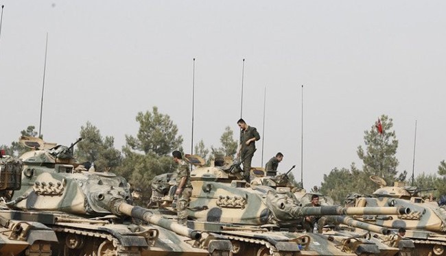 Xe tăng lực lượng quân sự Thổ Nhĩ Kỳ trên vùng biên giới Syria