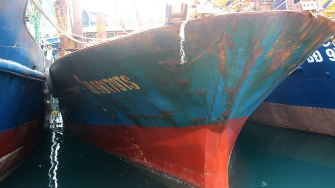 Một con tàu mới đóng đã han rỉ của ngư dân Bình Định. Nguồn Internet