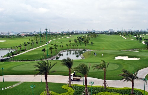 Sân golf rộng 157 ha trong sân bay Tân Sơn Nhất. Ảnh: Mạnh Tùng.