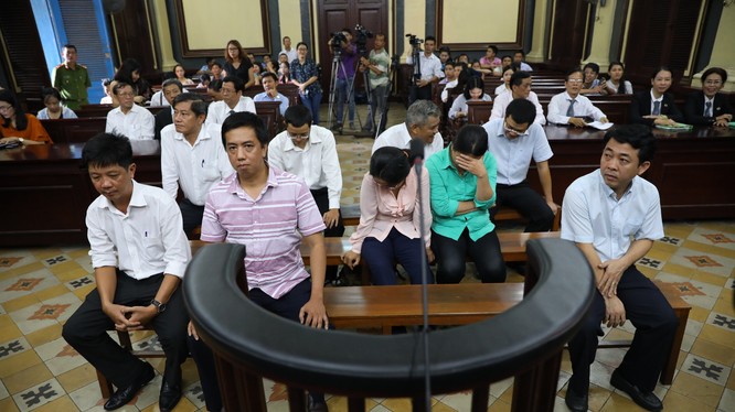 Các bị cáo trong vụ án VN Pharma Việt Nam tại tòa ngày 29/6. Ảnh: Dân trí