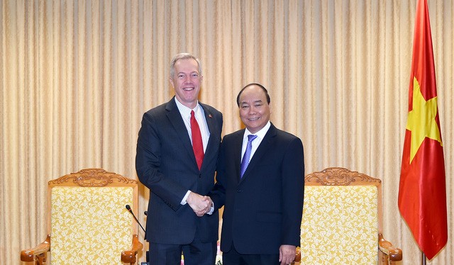 Thủ tướng Nguyễn Xuân Phúc tiếp đại sứ Mỹ tại Việt Nam Ted Osius đến chào từ biệt sáng 17/10. Ảnh: VGP