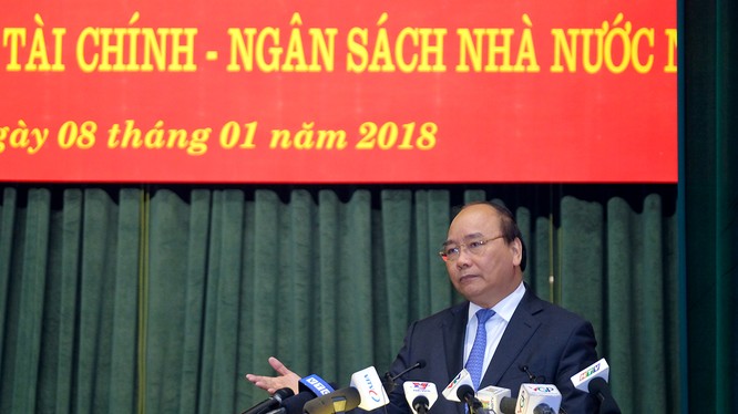 Thủ tướng Nguyễn Xuân Phúc phát biểu tại Hội nghị ngành tài chính sáng 8/1. Ảnh: VGP