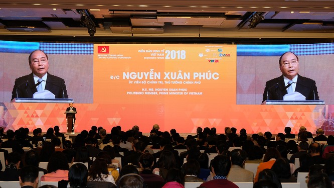 Thủ tướng Nguyễn Xuân Phúc phát biểu khi dự Diễn đàn kinh tế Việt Nam lần thứ 2. Ảnh: VGP