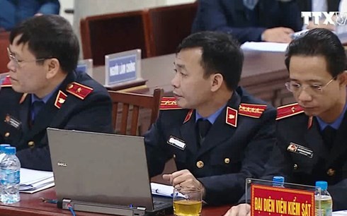 Đại diện Viện kiểm sát nhân dân Thành phố Hà Nội tranh luận tại phiên xử ngày 15/1. Ảnh: TTXVN.