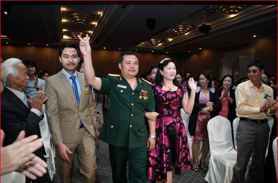 Lê Xuân Giang mặc quân phục giả làm sĩ quan quân đội trong một sự kiện do Liên Kết Việt tổ chức. Nguồn: CAND