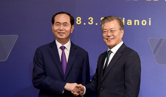 Chủ tịch nước Trần Đại Quang và Tổng thống Hàn Quốc Moon Jae In. Ảnh: VGP