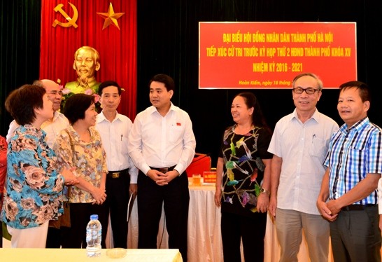 Chủ tịch UBND TP Hà Nội tại một Hội nghị tiếp xúc cử tri.