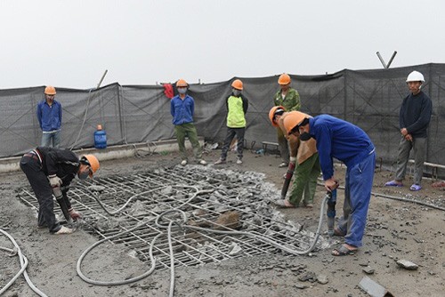 Việc phá dỡ công trình 8B Lê trực đang được Hà Nội triển khai khẩn trương.