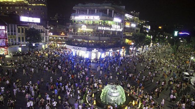 Phố đi bộ tại Hà Nội được thí điểm từ ngày 1/9.