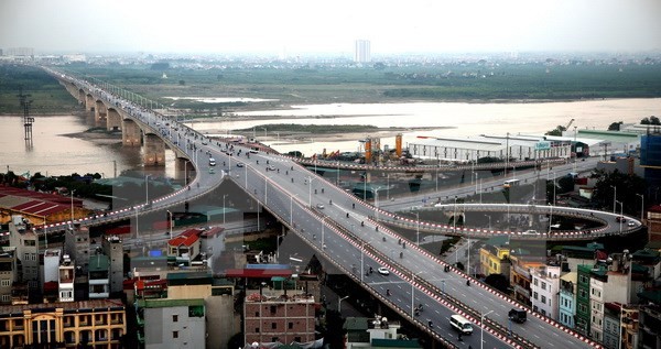 Công trình cầu Vĩnh Tuy (Ảnh TTXVN)