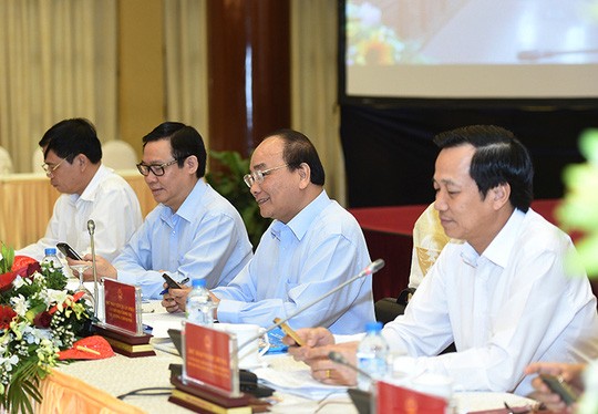 Thủ tướng Nguyễn Xuân Phúc, Phó Thủ tướng Vương Đình Huệ cùng nhắn tin ủng hộ người nghèo.